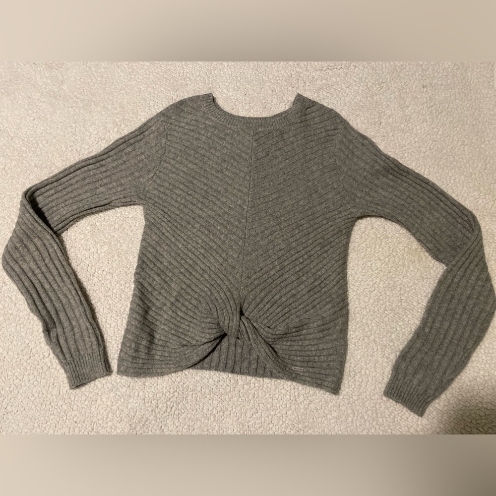 Hollister XS Gray Ribbed Knit Twist Front Cropped Sweater